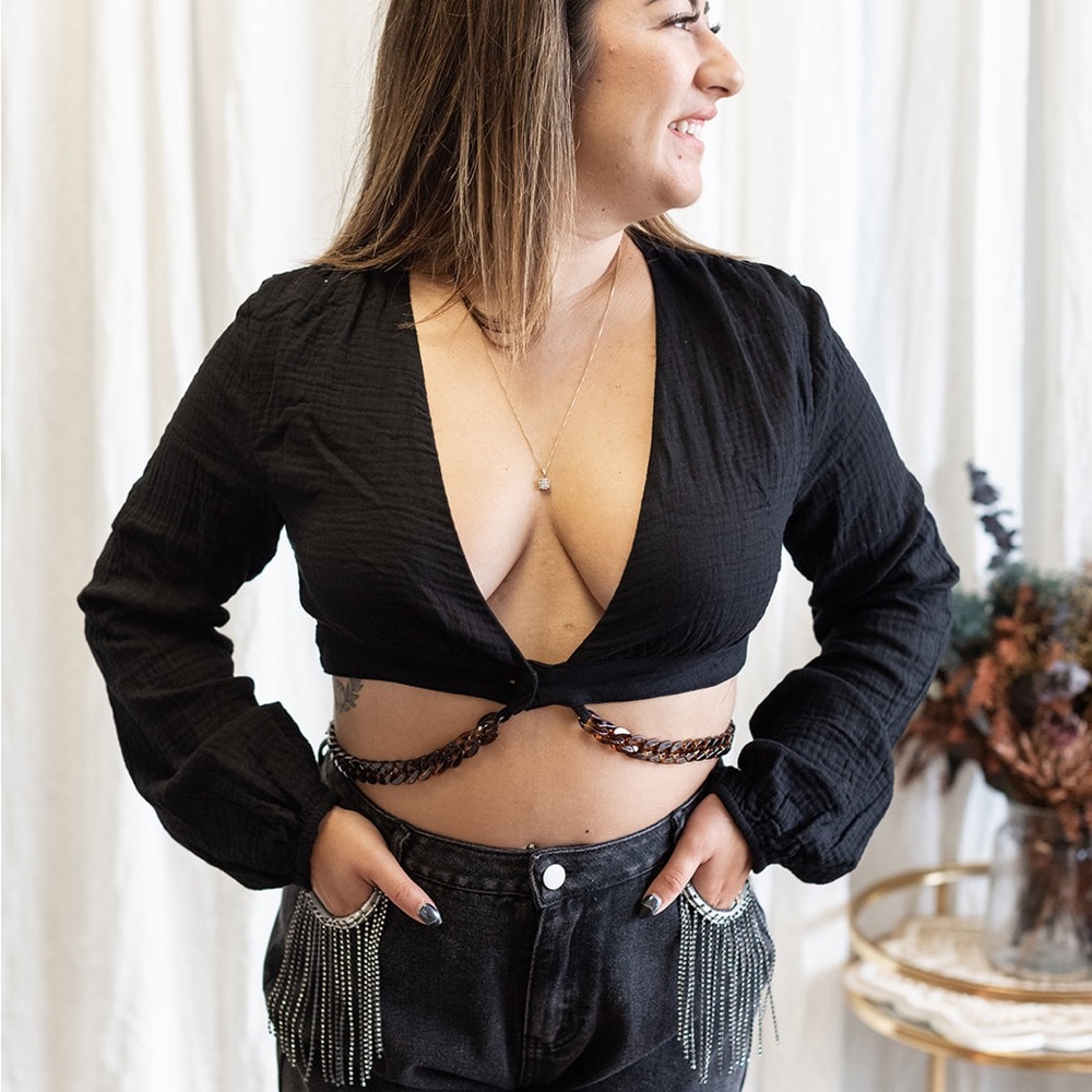 Black open top with chain